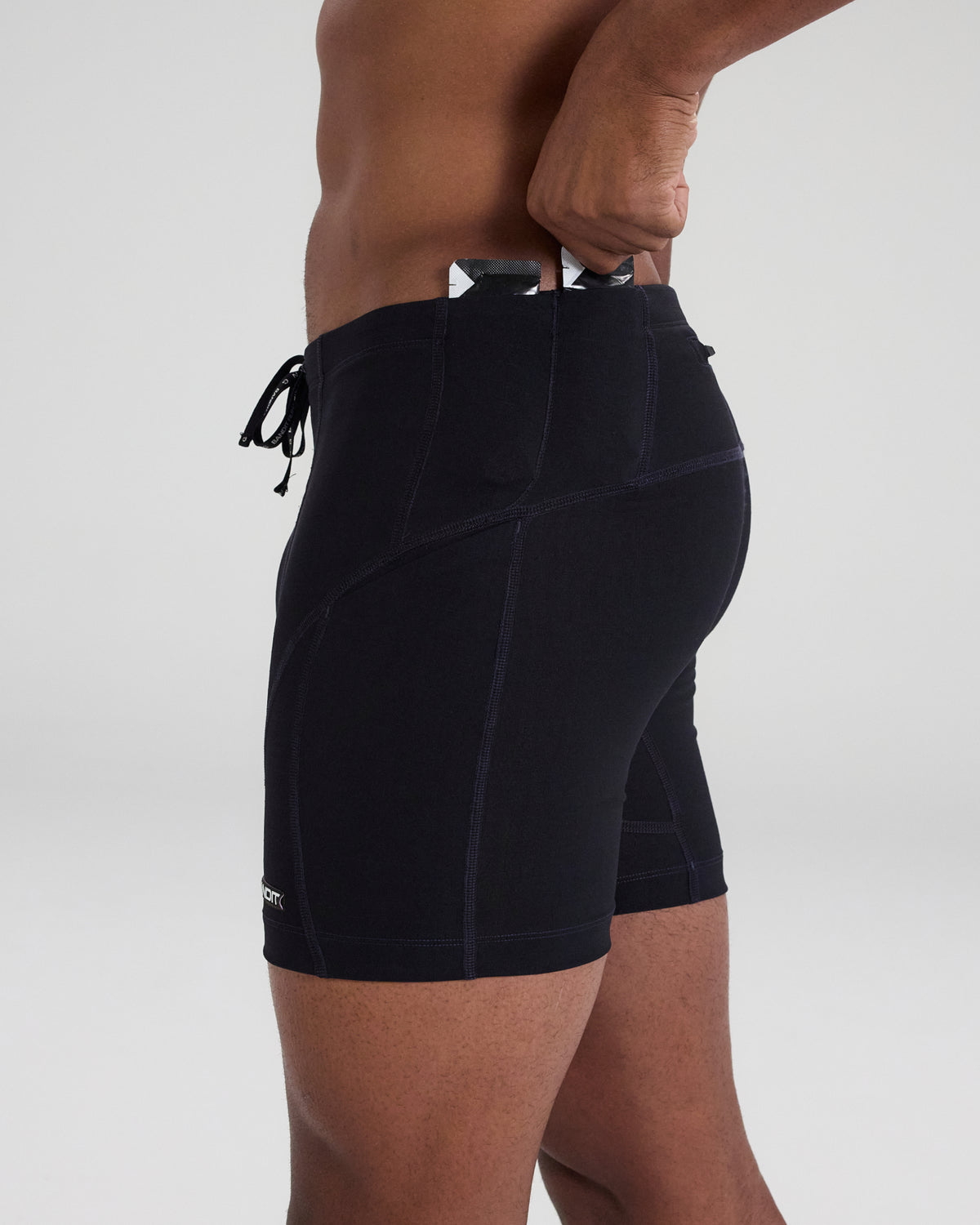 Gridlock™ 7 Pocket Quarter Tights - Black