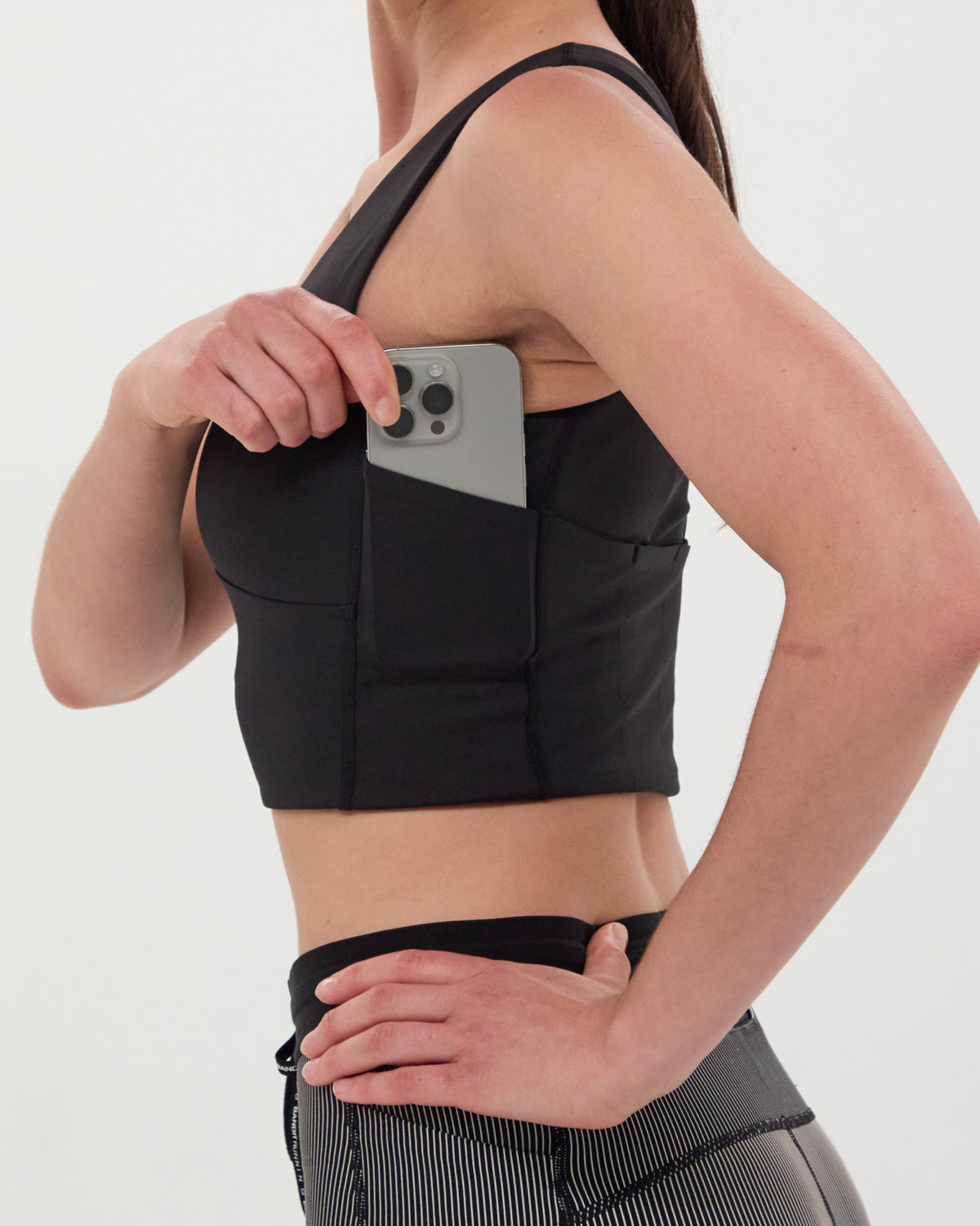Stamina™ Vela Race Crop - Black