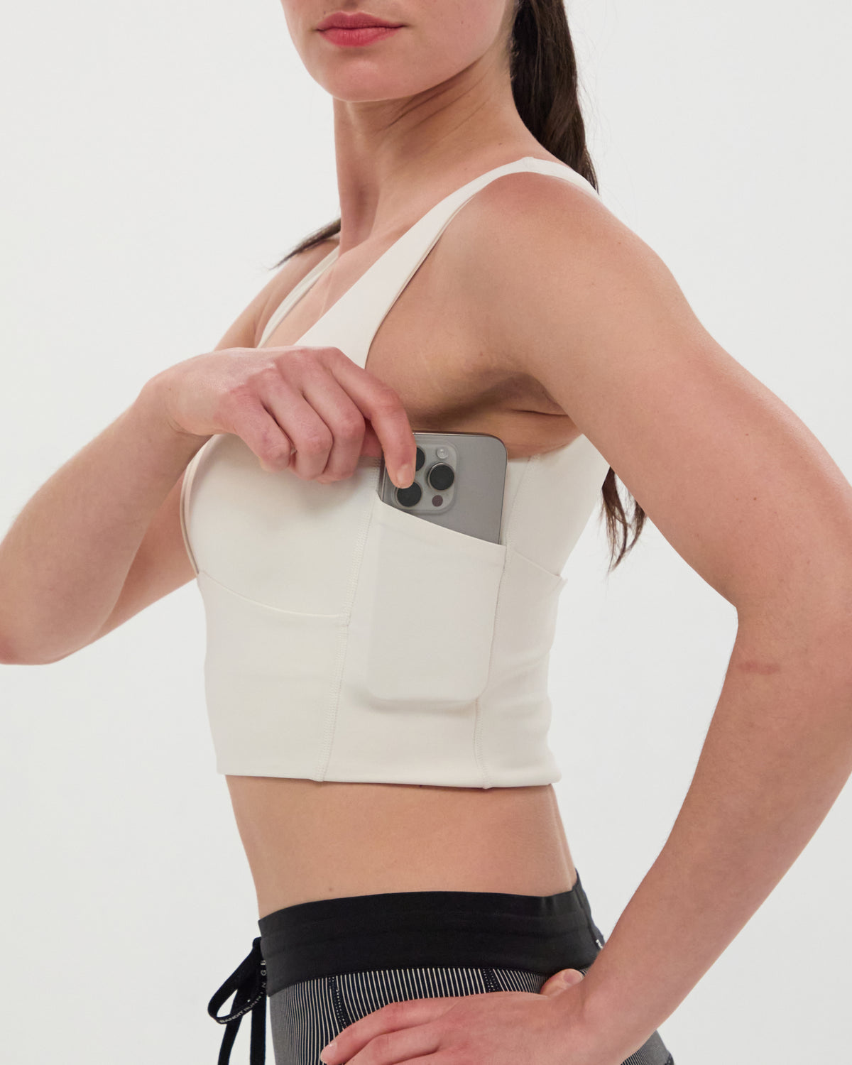 Stamina™ Vela Race Crop - Chalk