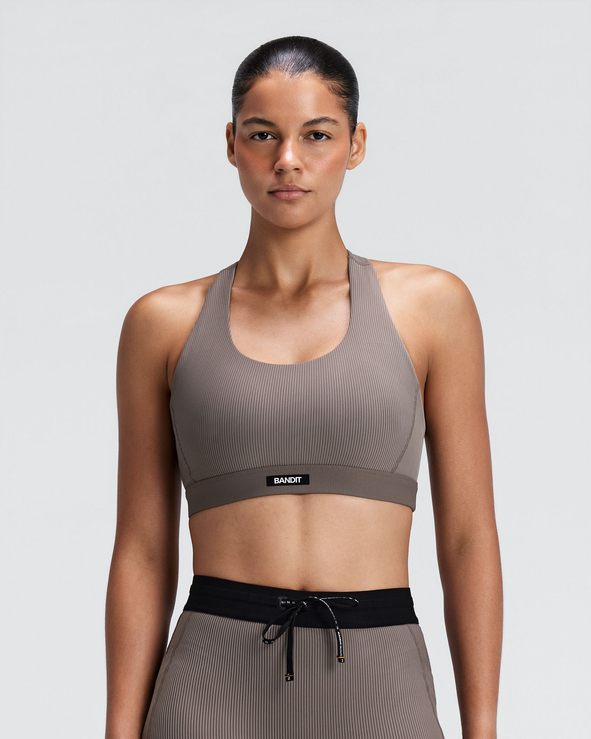 Women's Striped Cadence™ Scoop Neck T-Back Run Bra - Concrete Taupe / Cocoa